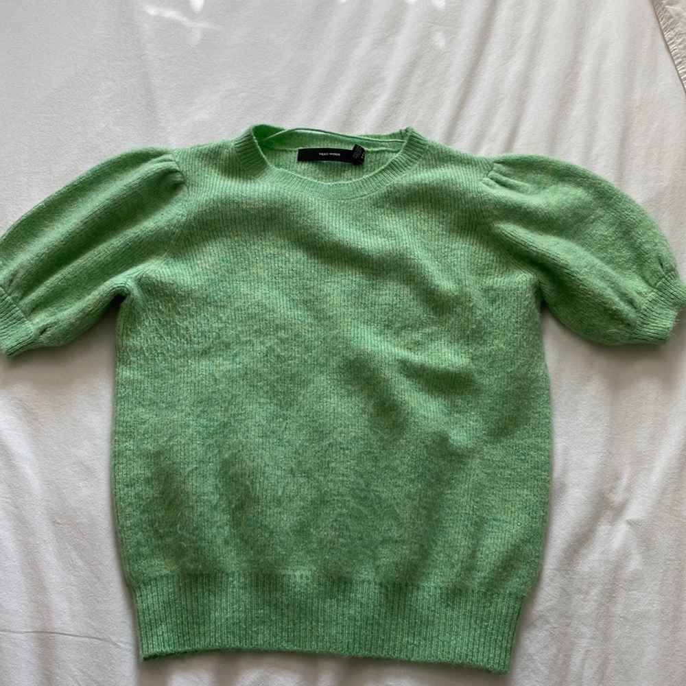 Green balloon sleeve sweater